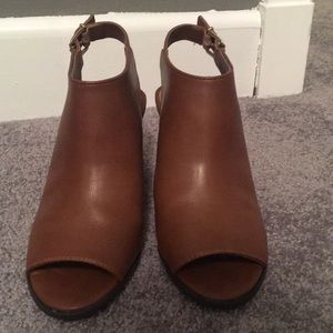 Bass brown heels